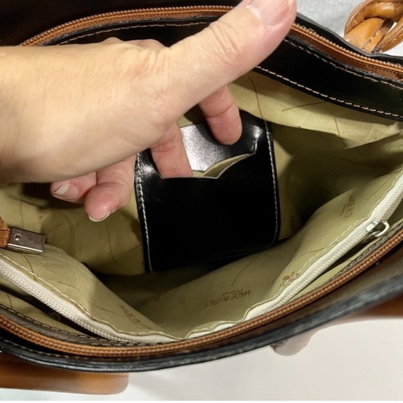 Florence Leather Cloe Leather convertible bag.Black and Tan Leather Shoulder Bag - Picture 12 of 12